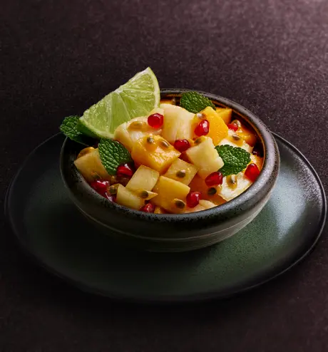 Coupe de fruits exotiques frais